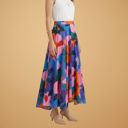 Women’s Skirt with Elastic Waistband and Modern Graphic Design