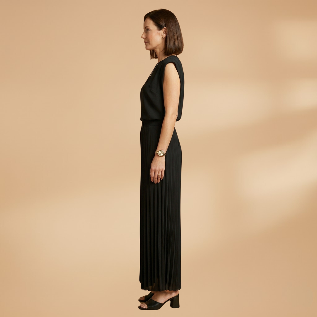 Women's Two-Piece Set with Pleated Trousers and Flattering Fit
