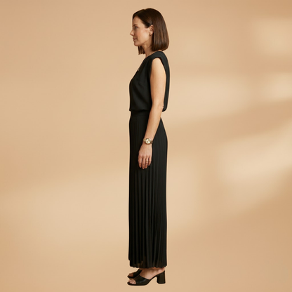 Women's Two-Piece Set with Pleated Trousers and Flattering Fit