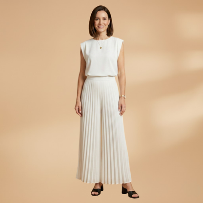 Women's Two-Piece Set with Pleated Trousers and Flattering Fit