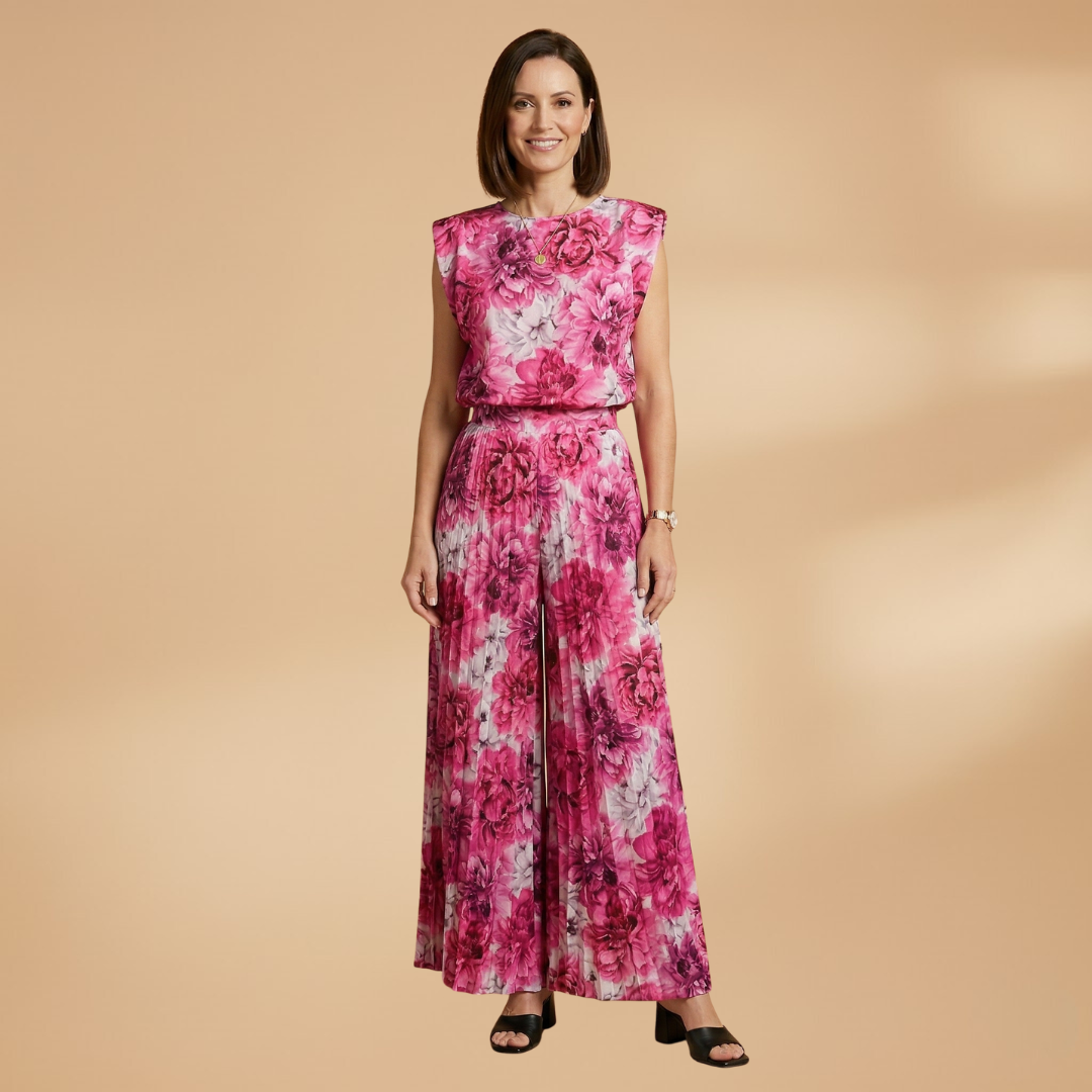 Women's Two-Piece Set with Pleated Trousers and Flattering Fit