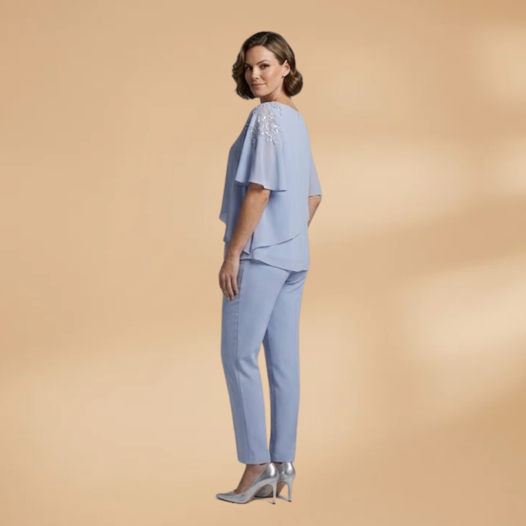 Women's Two-Piece Set with Tapered Legs and Short Sleeves