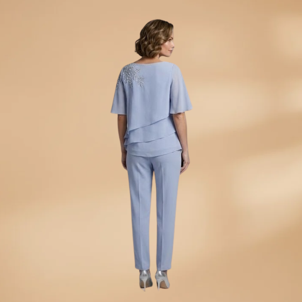 Women's Two-Piece Set with Tapered Legs and Short Sleeves