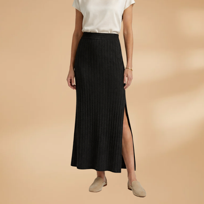 Women’s Knitted Skirt with Tailored Fit and Flowing Hem