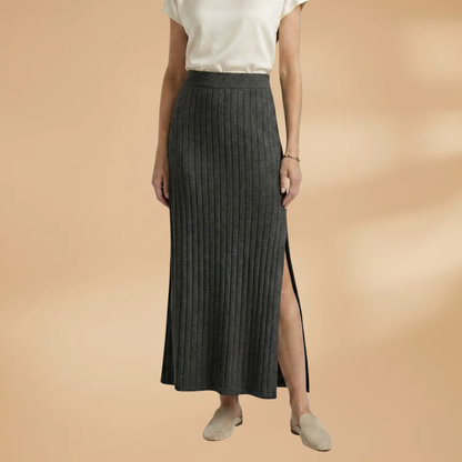 Women’s Knitted Skirt with Tailored Fit and Flowing Hem